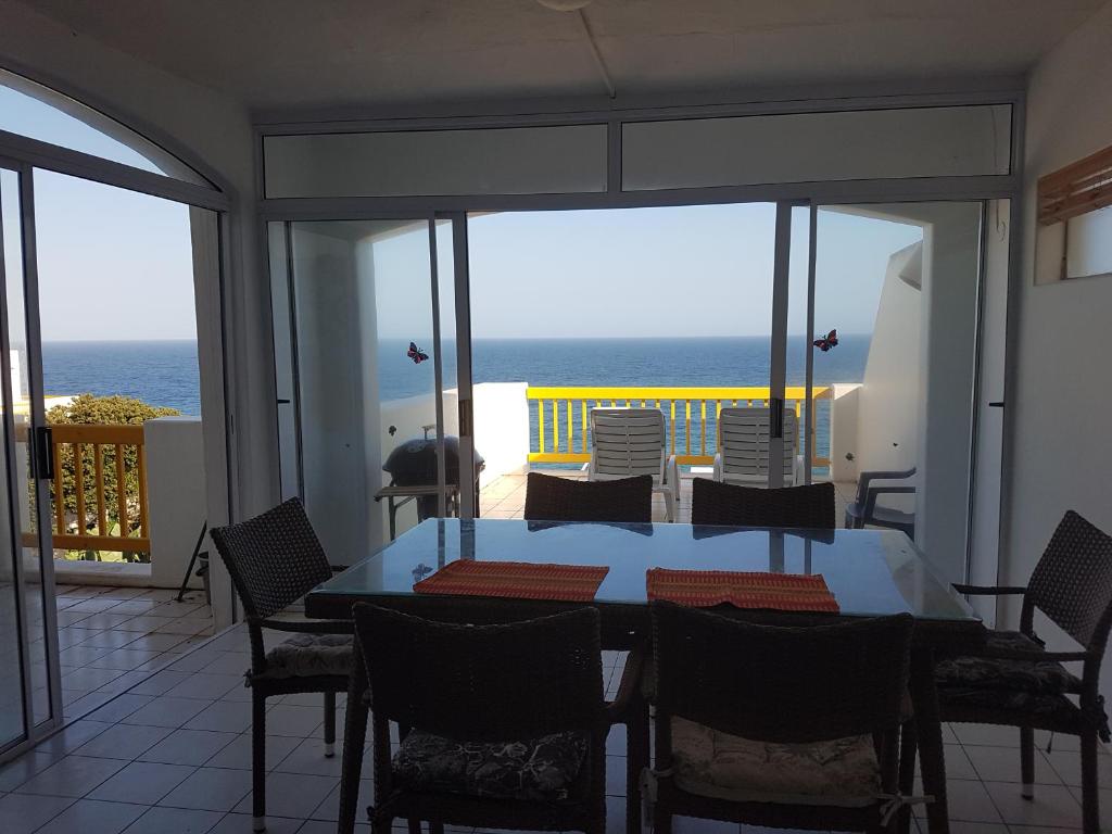 Ballito 69 Perissa Santorini Sea View, walk to beach -FAMILY ONLY