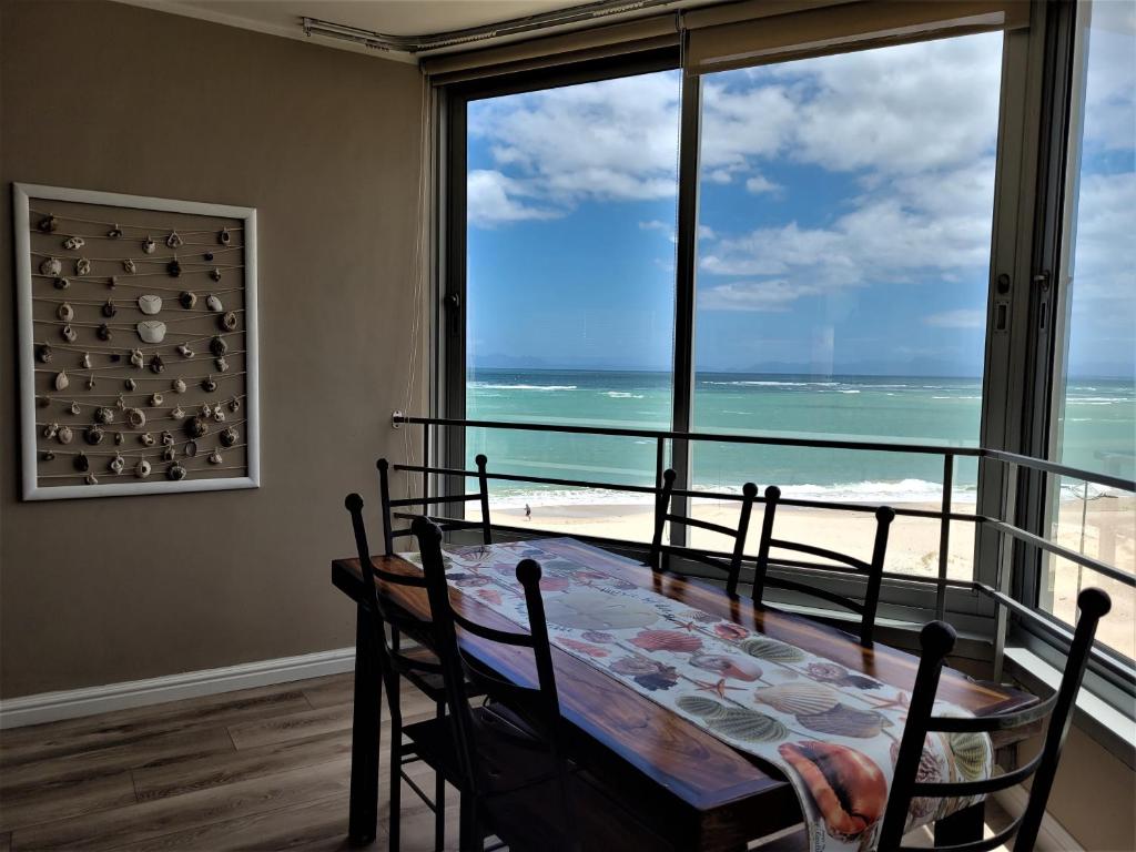 هتل آن ذ بیچ ات استرند - On The Beach At Strand