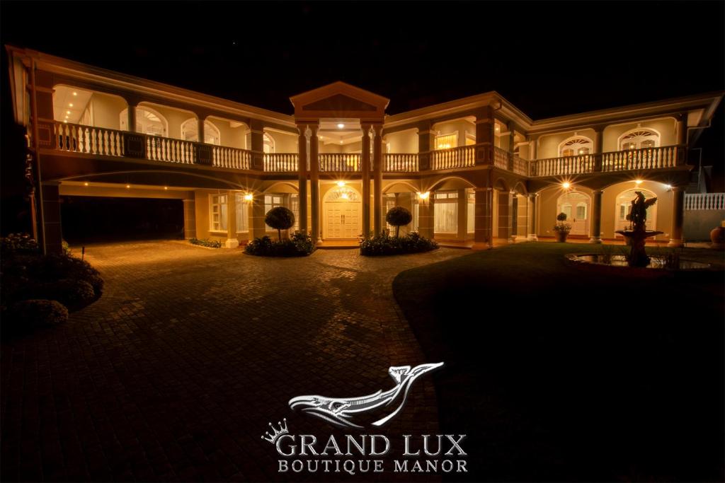 هتل گرند لاکس بوتیک منور - Grand Lux Boutique Manor