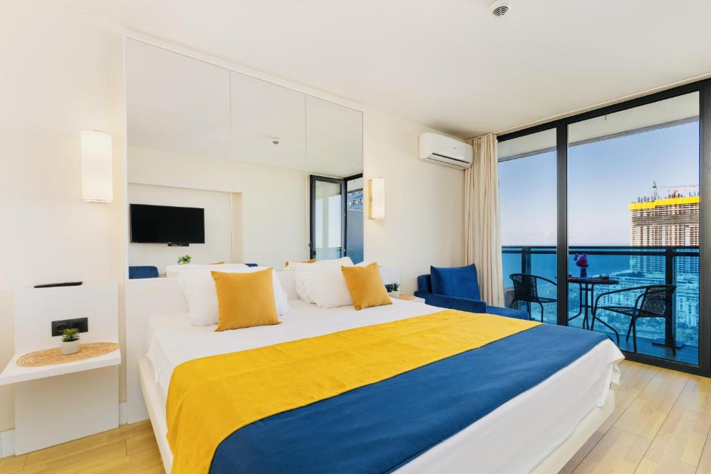 هتل اوربی سیتی سی ویو آپارتمانز Orbi City Sea View Apartments