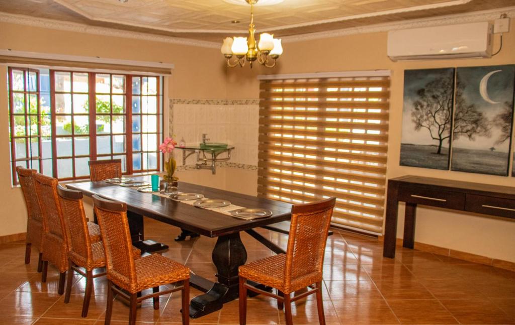 هتل لیزپیتر گست هاوس Lizpeter guest house