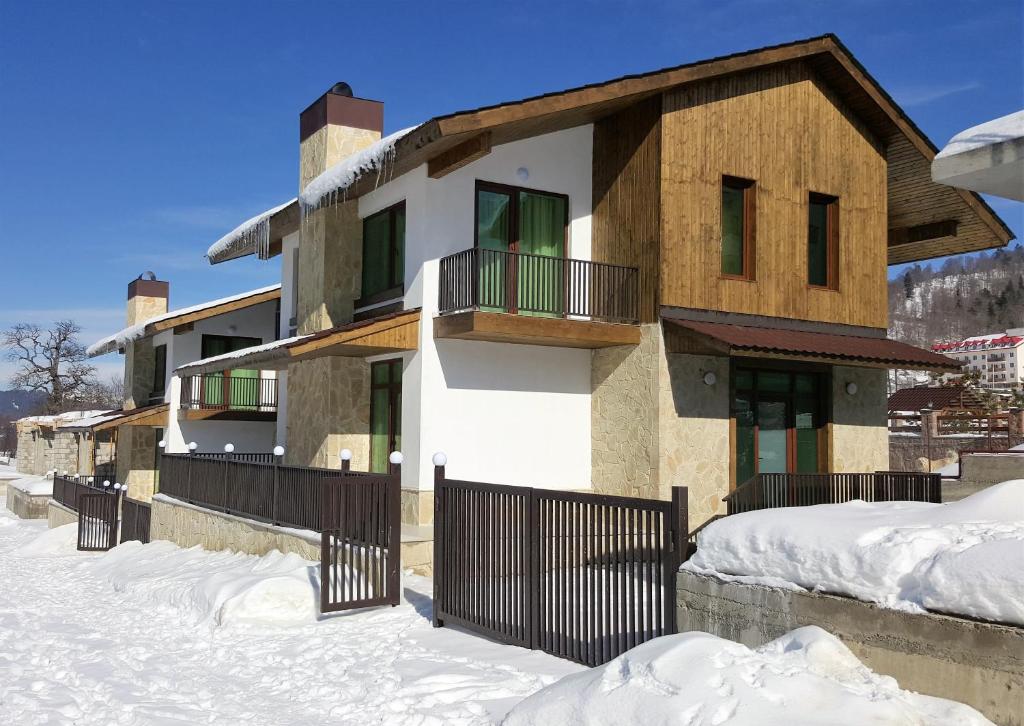 هتل کریستال تاون هاوس - Crystal Town House