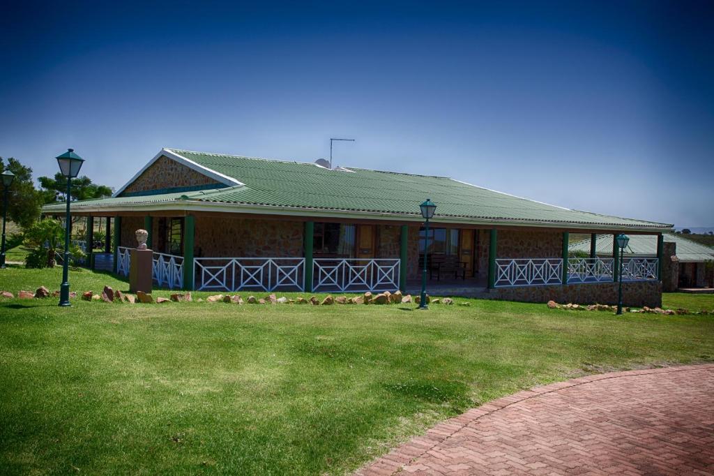 هتل منتورز کانتری استیت Mentors Country Estate