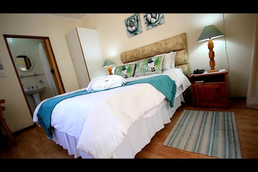 هتل داوز نِست گِست هاوس - Dove's Nest Guest House