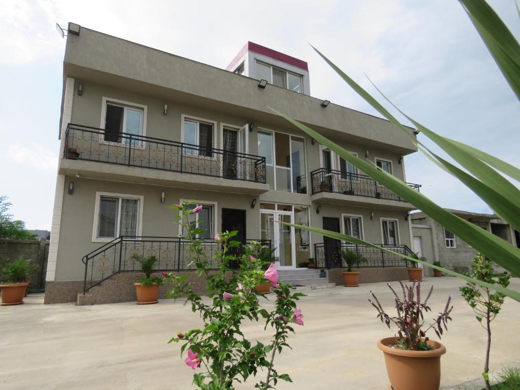 هتل اپارتمانز اند کاتجس این باتومی - Apartments and cottages in Batumi