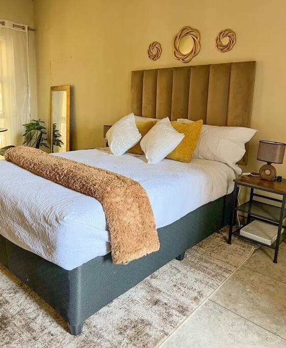 هتل بکِلر یونیت این پام ریج Bachelor unit in Palm Ridge