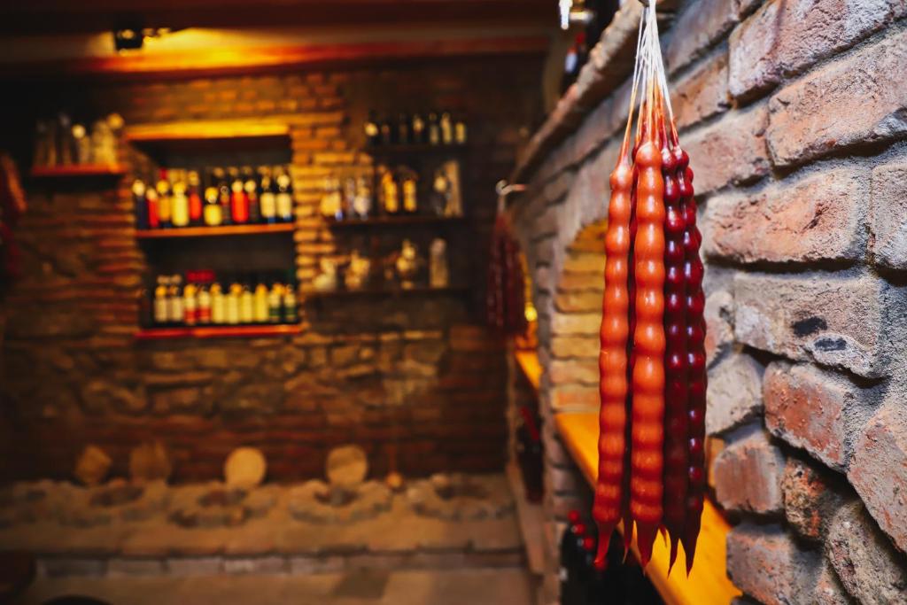 هتل آپارتمانتس ویت واین سلر این اولد تیبیلیسی Apartments with wine cellar in Old Tbilisi