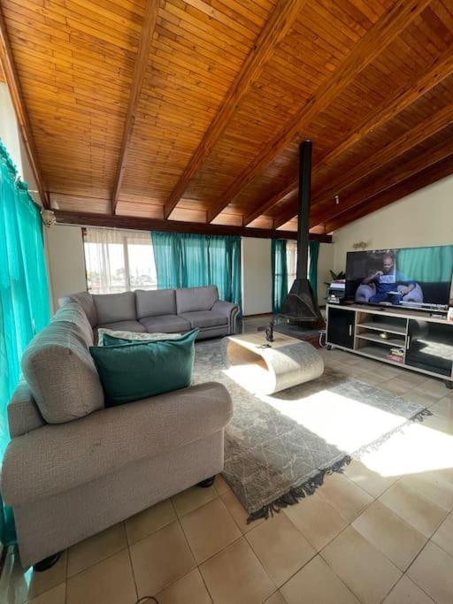 هتل اسپیشس 4 بی آر هوم این بو کاپ - Spacious 4Br Home In Bo Kaap