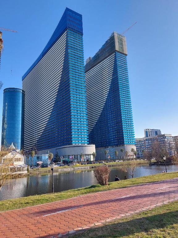 ده بست بیچ آپارت هتل اوربی سیتی باتومی The best beach aparthotel Orbi city Batumi