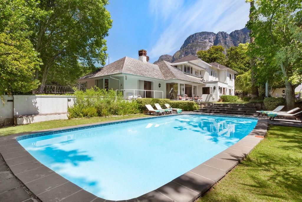 هتل کریگلیا نیولندز - ویلا ویت پول اند تنیس کورت Craiglea Newlands - Villa with Pool & Tennis Court