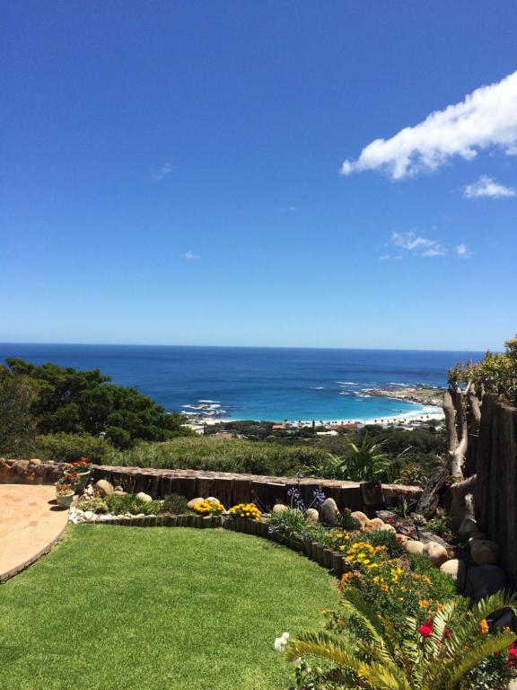 هتل کمپس بی ویلا Camps Bay Villa