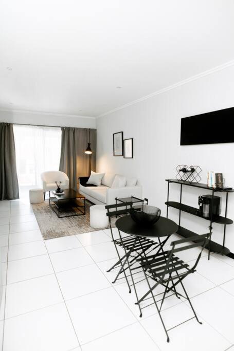 هتل بیز هومز Bee'z Homes