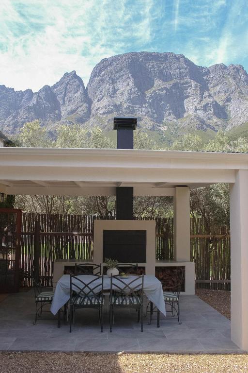 هتل تری استریمز کاتج Three Streams Cottage