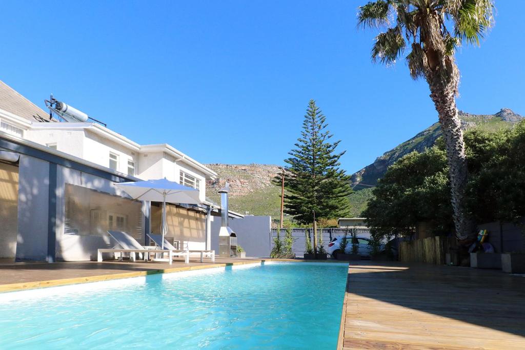 هتل ذر پلیس مویزنبِرگ THE PLACE Muizenberg