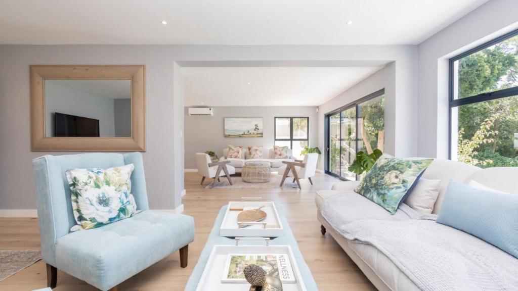 هتل کانستنتیا 4 بد لاکچری تچد هاوس Constantia 4 Bed Luxury Thatched House