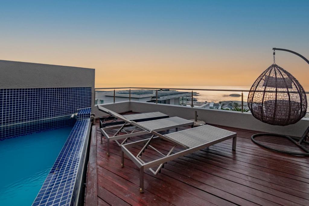 هتل استایلیش پنت هاوس وید 180 دگری اوشن ویوز! Stylish Penthouse with 180 degree Ocean Views!