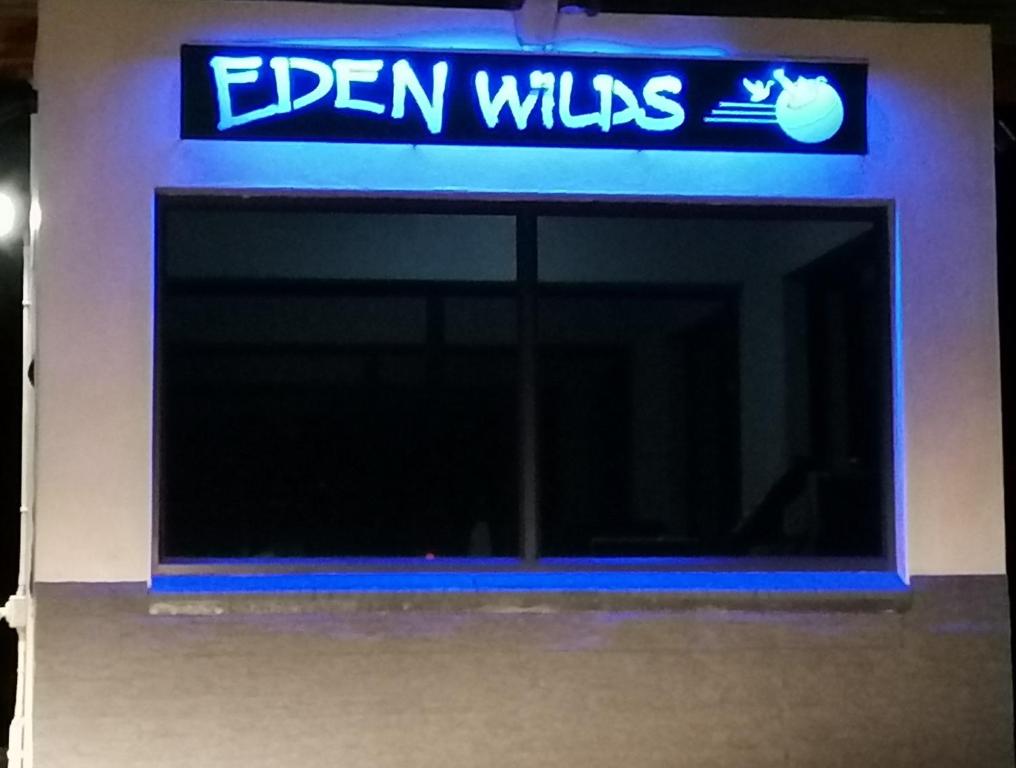هتل ایدن وایلدز هاوک-این Eden Wilds Hawk-in