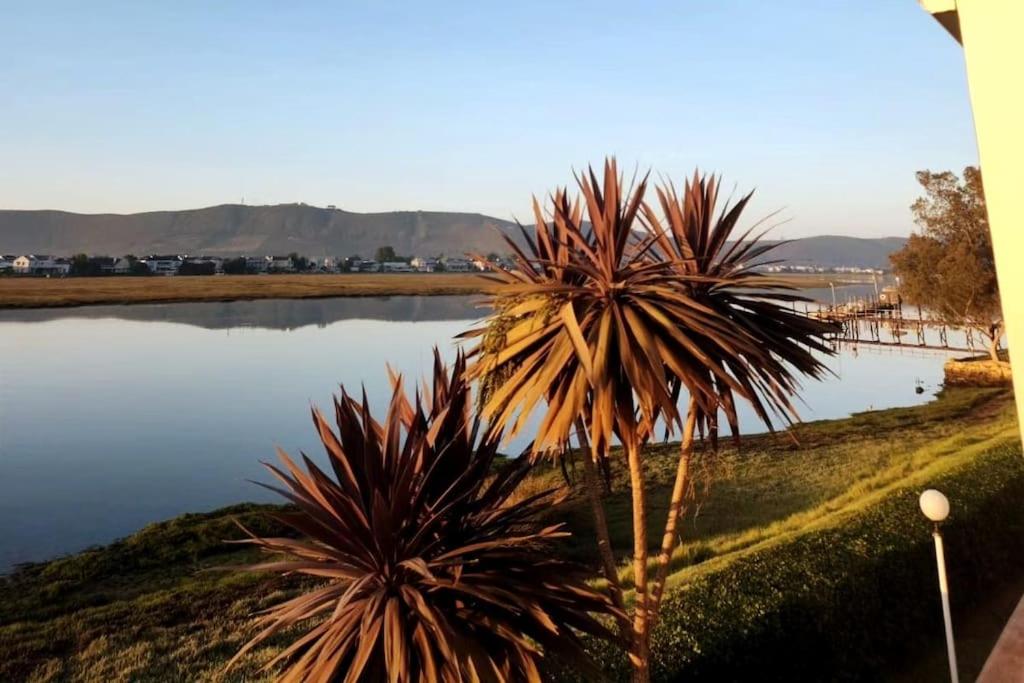 هتل کازا ده پوبلو کنیسنا ویوز! - Casa de Pueblo Knysna Views!