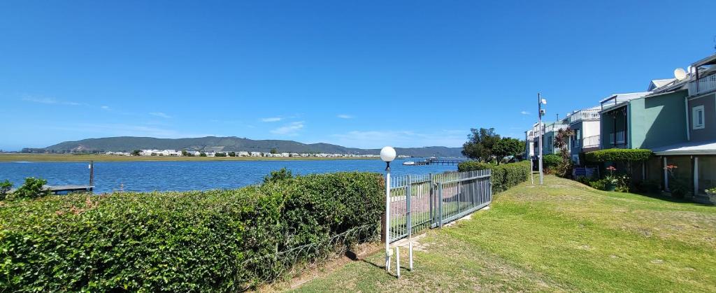 Casa de Pueblo Knysna Views!