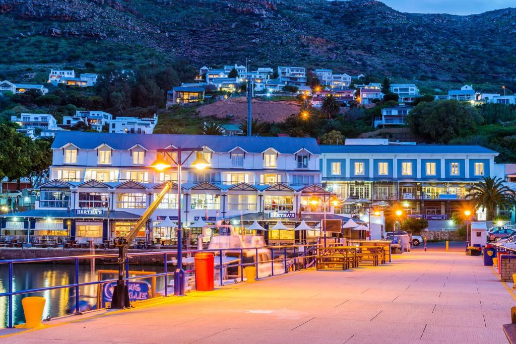 سایمنز تاون کی‌ساید هتل Simon's Town Quayside Hotel