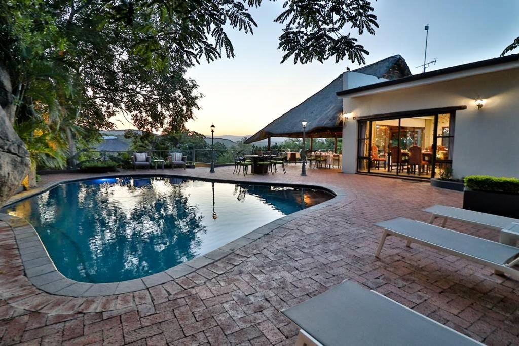 هتل لا روکاه گست هاوس La Roca Guest House