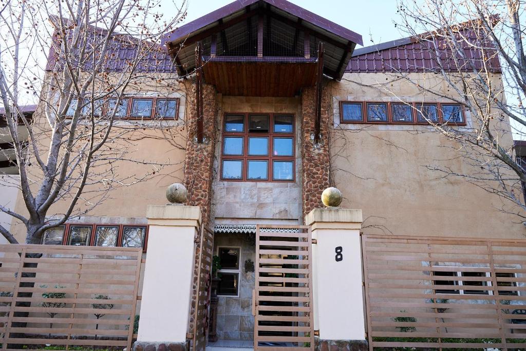 هتل افریکاس بست گست هاوس AFRICA`S BEST GUEST HOUSE
