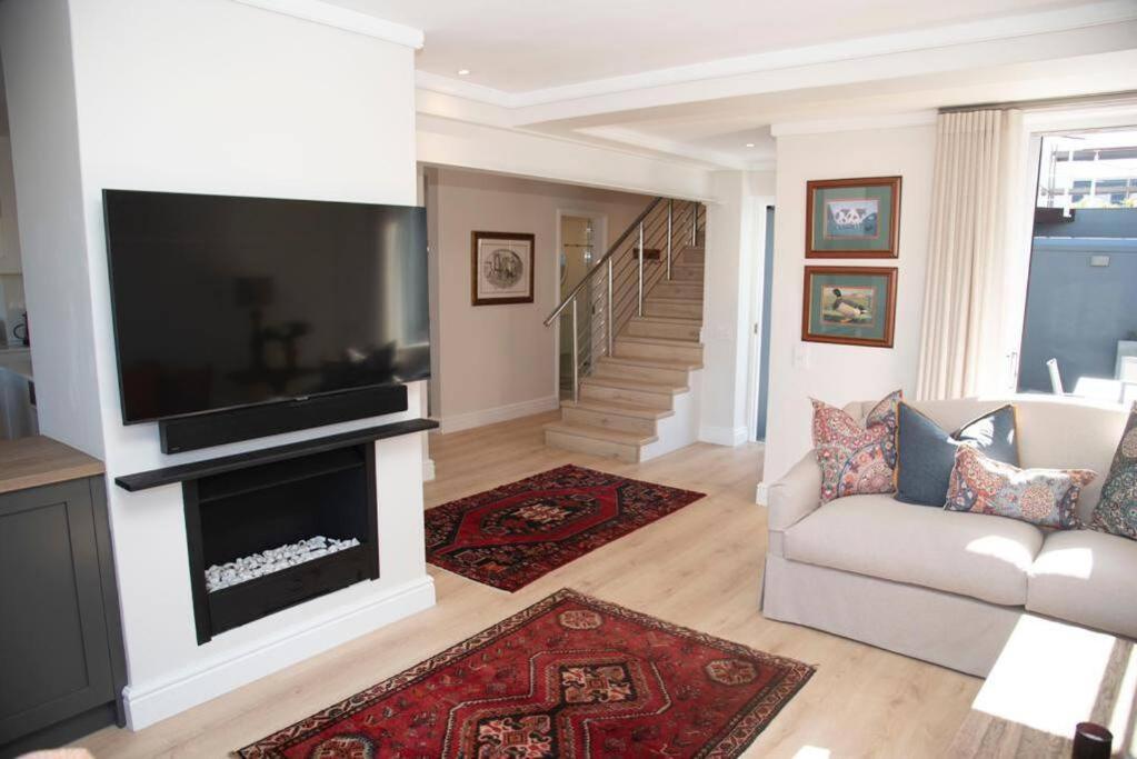 Waterfront- C25 Knysna Quays with pool