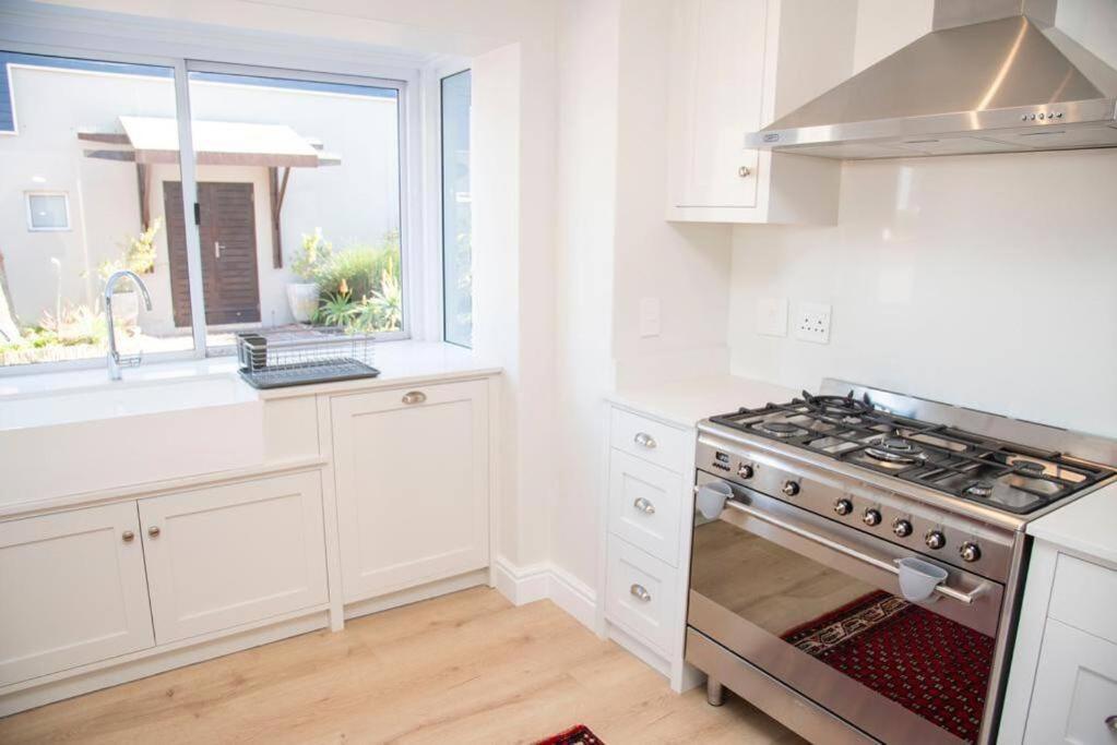 Waterfront- C25 Knysna Quays with pool