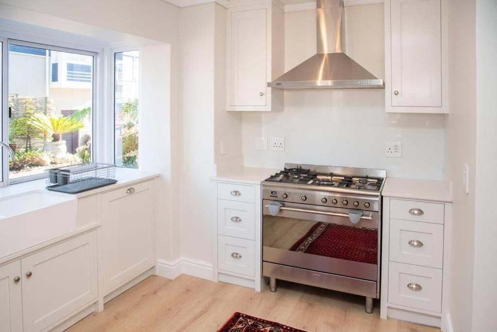 Waterfront- C25 Knysna Quays with pool