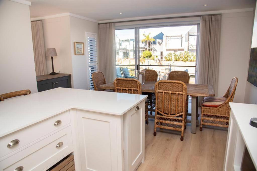 Waterfront- C25 Knysna Quays with pool