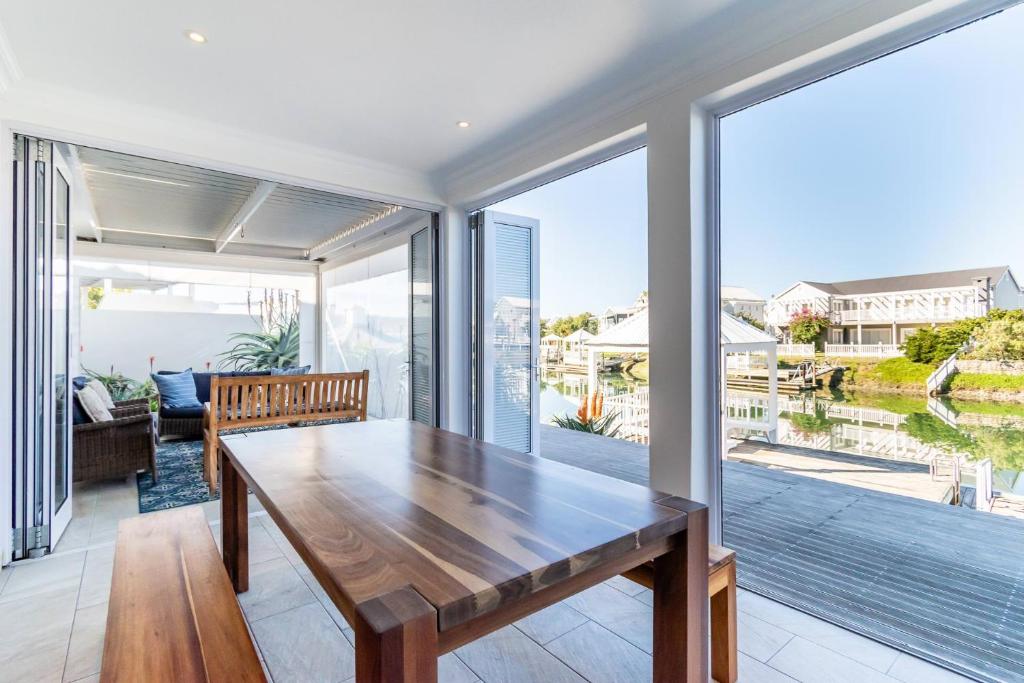 Easy canal living on Thesen Islands (Vacation Home), Knysna (South Africa) Deals