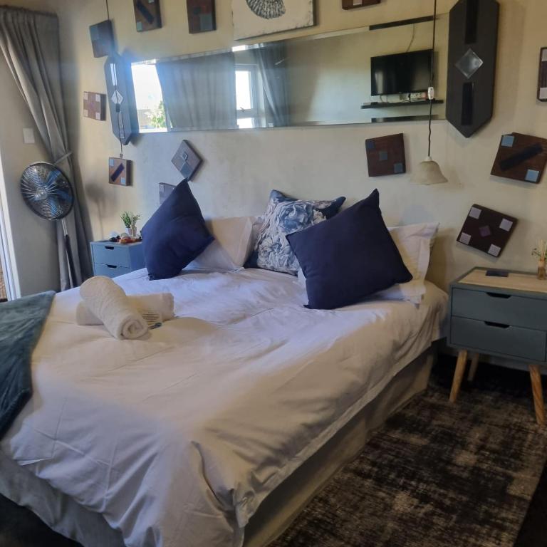 هتل بدراک - اکزکتیو سلف کیترینگ روم Bedrock- Executive Self Catering Room