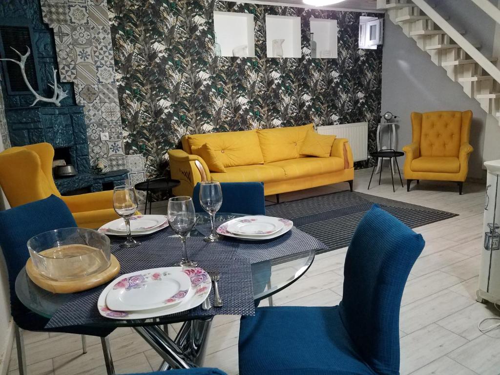 هتل بست لوکیتد، استایلیش هاوس. - Best Located, Stylish House.