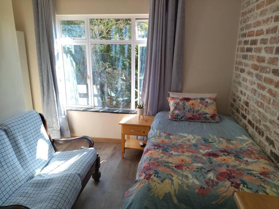 هتل بیگ اوک کُزی کاتج - Big Oak Cosy Cottage