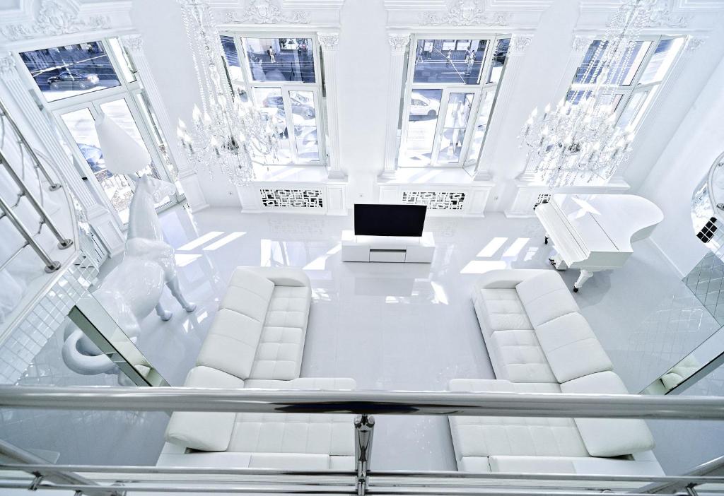 Luxury White apartment balcony CENTER St.Petersburg Nevsky 96