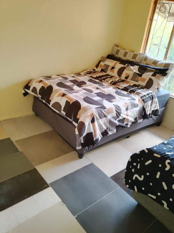 هتل کمپتون پارک لاج استر پارک - Kempton Park Lodge Esther Park