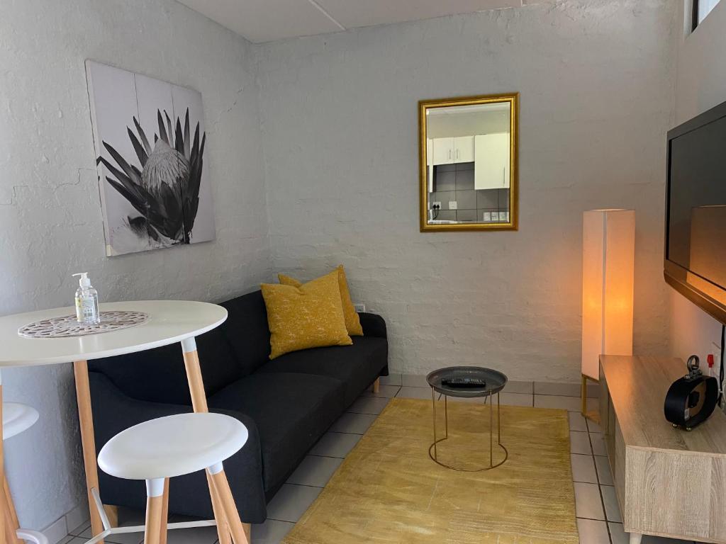 هتل سنتوریون فولی فرنشد لاک آپ اند گو 1 بیدروم آپارتمان Centurion Fully furnished lock up&go 1 bedroom apartment