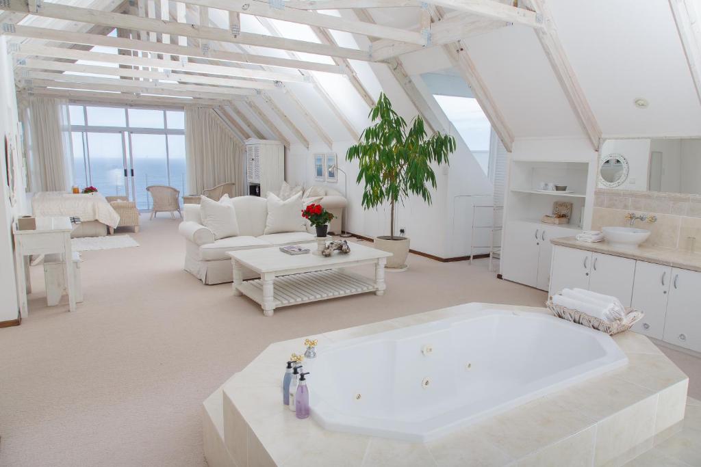 هتل وکیلز وی اوشن ریتریت Whales Way Ocean Retreat