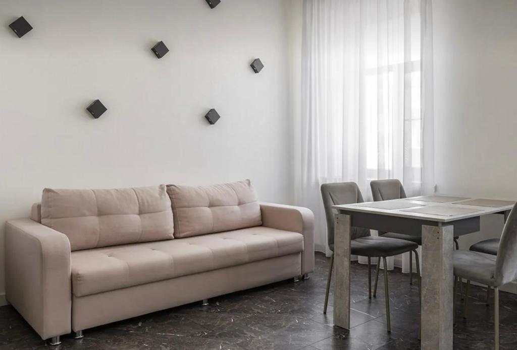 هتل وی آی پی آپارت 697 - VIP apart 697