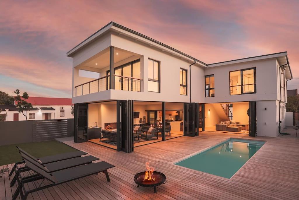 هتل لاکسرز کامفرتبل 4 بدروم بیچ هاوس Luxurious comfortable 4 bedroom beach house