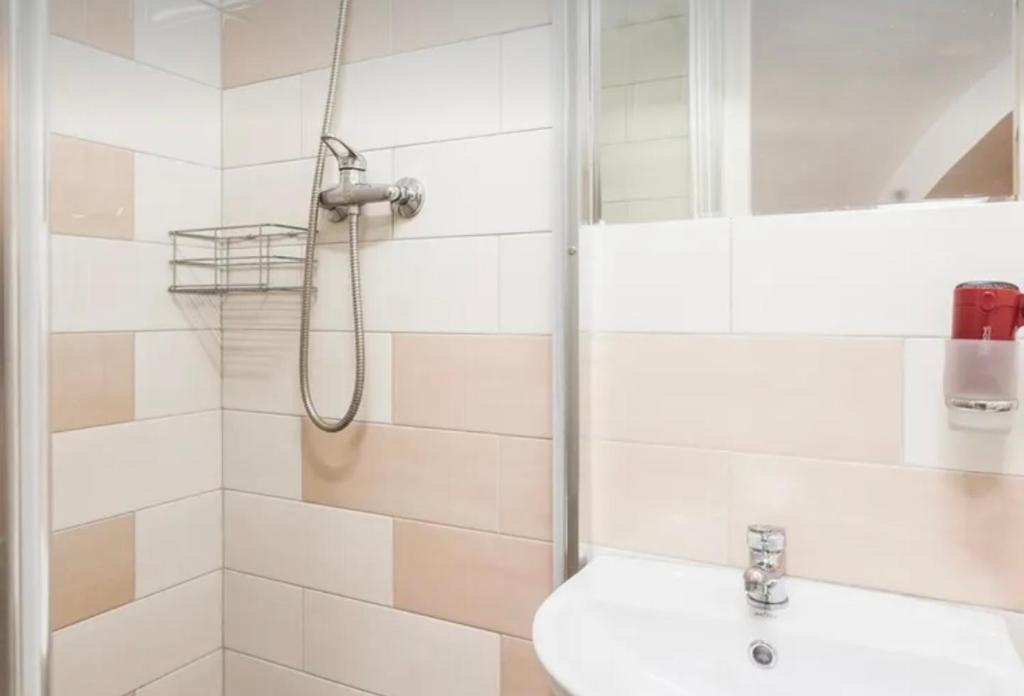 هتل وی آی پی آپارت 645 - VIP apart 645