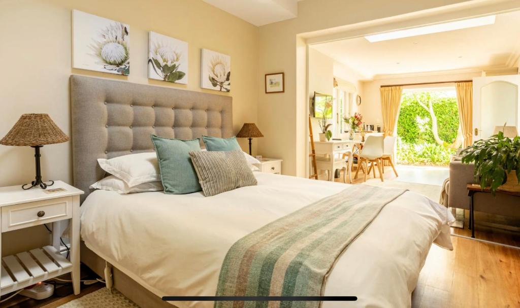 هتل گست سوئیت - لیفی کانستنتیا گست هاوس Guest suite - Leafy Constantia Guest House