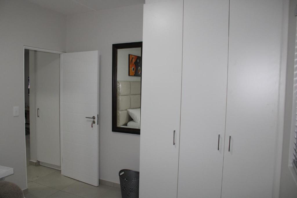 هتل فن مدرن تو بد آپارتمان این فورویز Fun modern two bed apartment in fourways