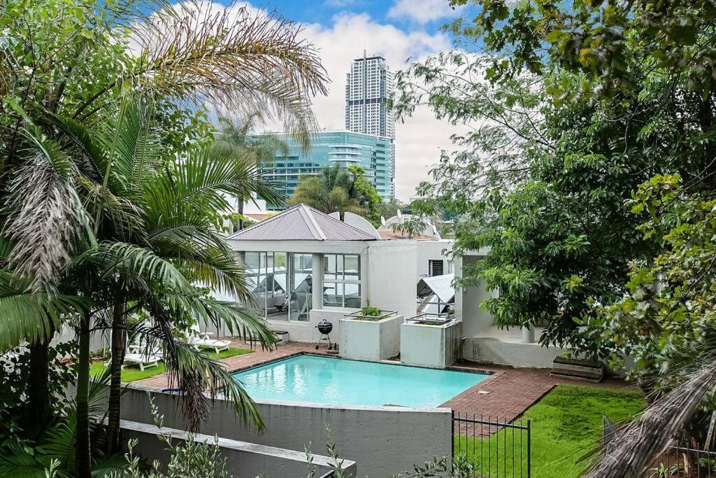 هتل است تروپز 1 بدروم سندتون رزیدنس - St Tropez 1 Bedroom Sandton Residence