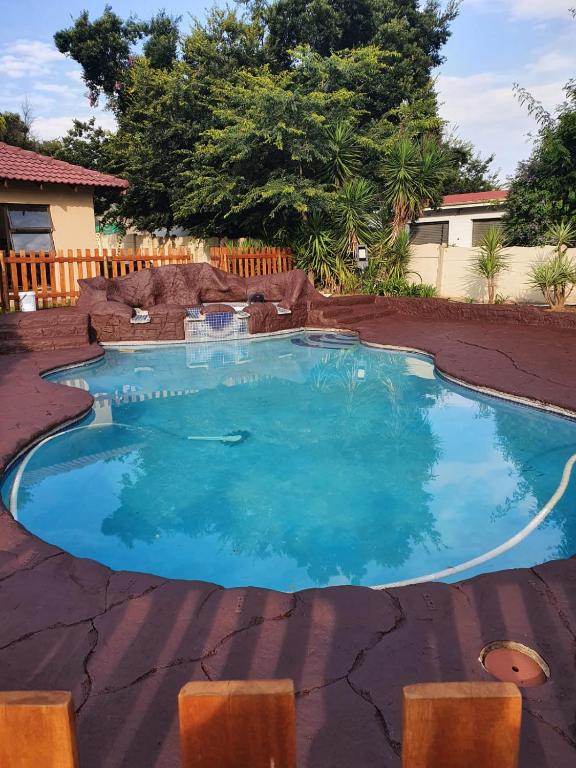 هتل آلو گست هاوس Alu Guesthouse