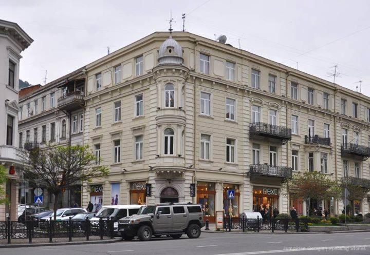 هتل هول الیت آپارتمان فور رنت 1-5 پرسن آن اووه راستاولی - Whole Elite Apartment for Rent 1-5 person on Ave Rustaveli