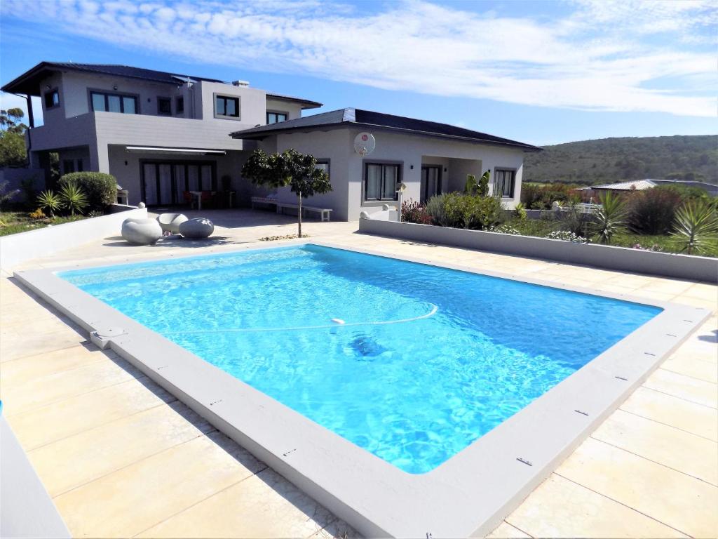 هتل گرین گوس سلف کترینگ ویلا ویت پول Green Goose self catering villa with pool