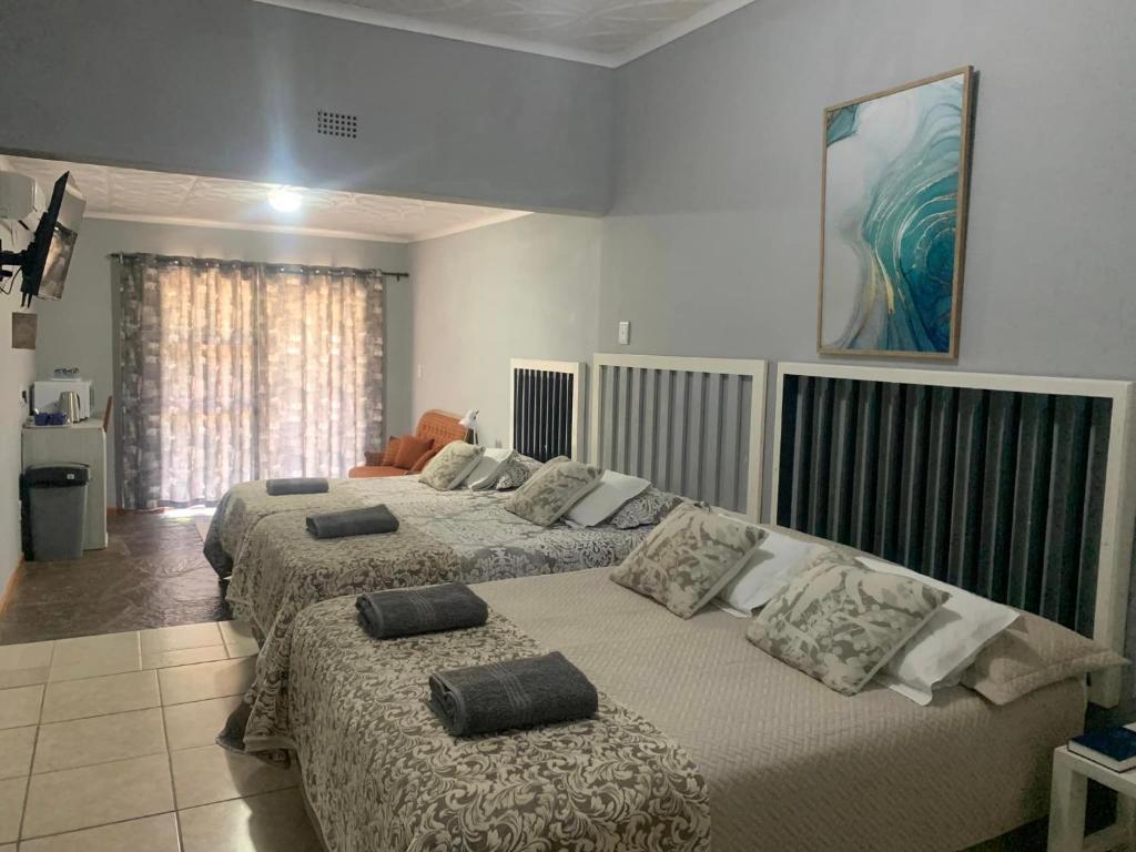 هتل ویکتوری اوکس بیوفورت وست گست هاوس - Victoria Oaks Beaufort West Guesthouse