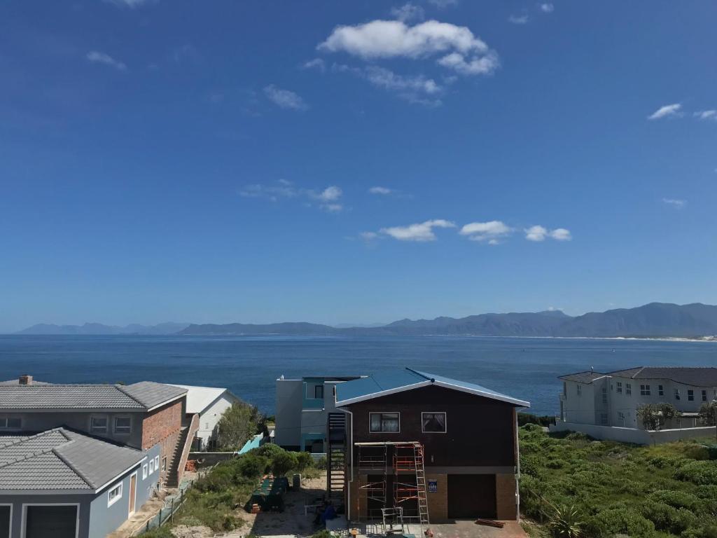 هتل کلاماری سلف کتیرینگ - Calamari Self Catering