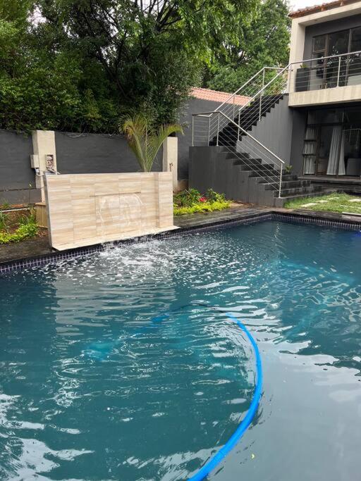 هتل لاکس اپت 5مین تو سندتون 9 - Lux apt 5min to Sandton 9